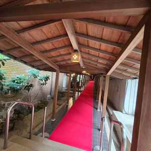 雨天時の入場を実施できて、映える写真も撮れる廊下。