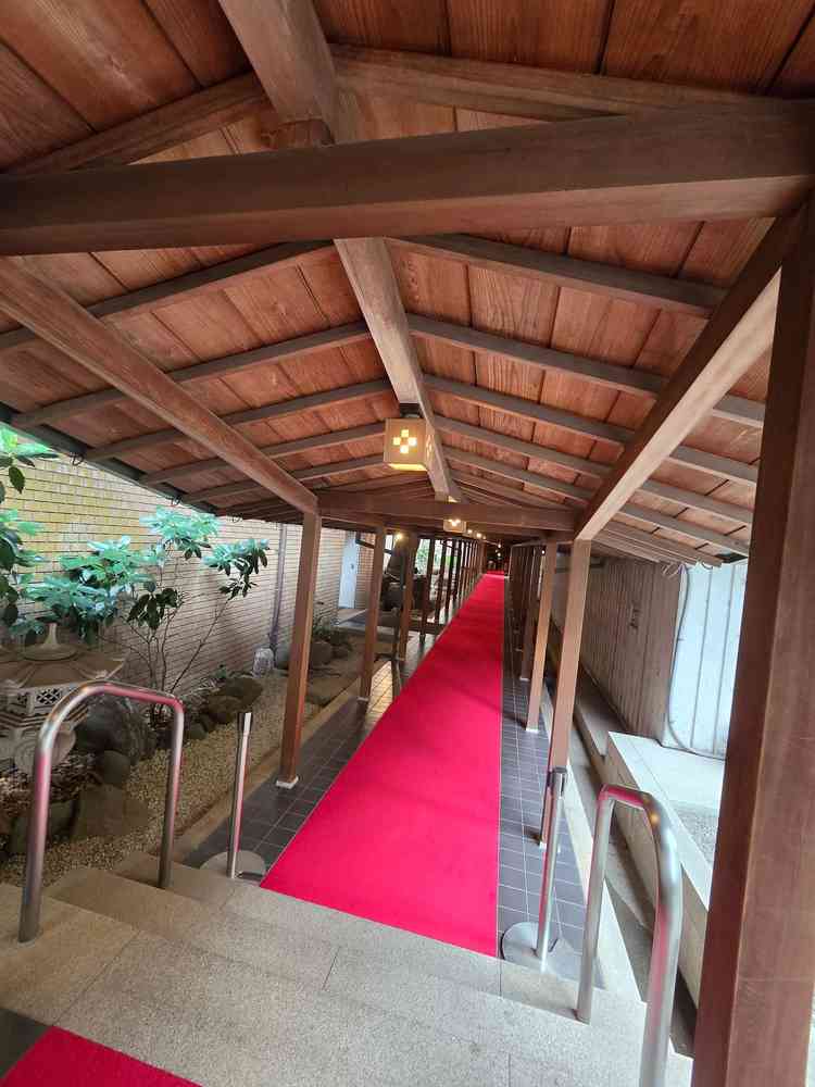 雨天時の入場を実施できて、映える写真も撮れる廊下。