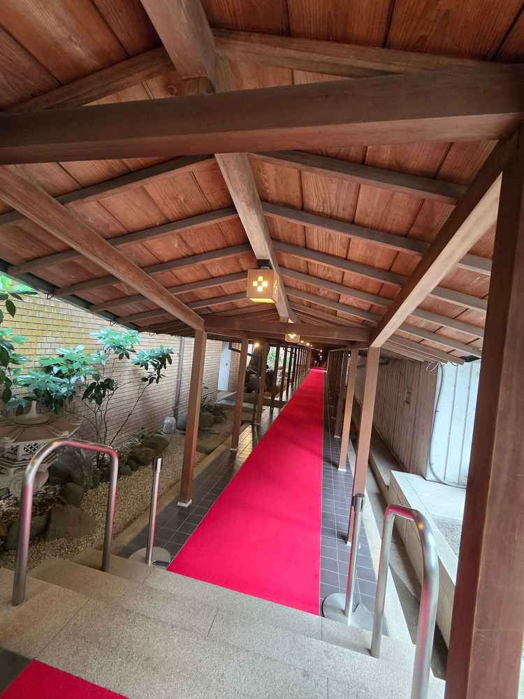 雨天時の入場を実施できて、映える写真も撮れる廊下。