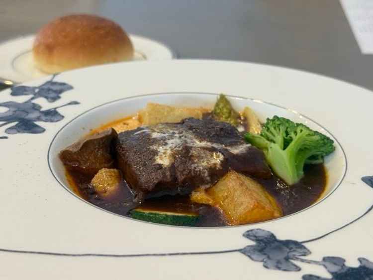 試食した近江牛の赤ワイン煮込み