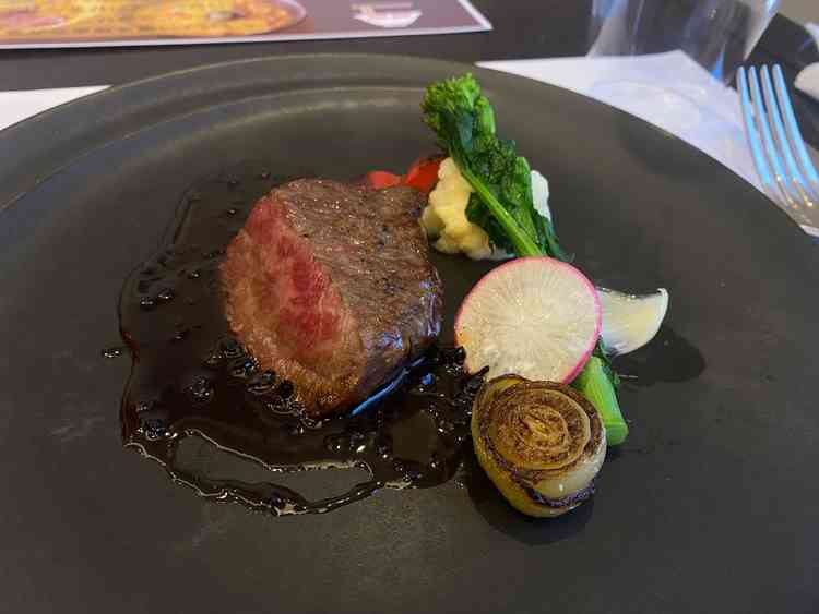 試食のお肉料理