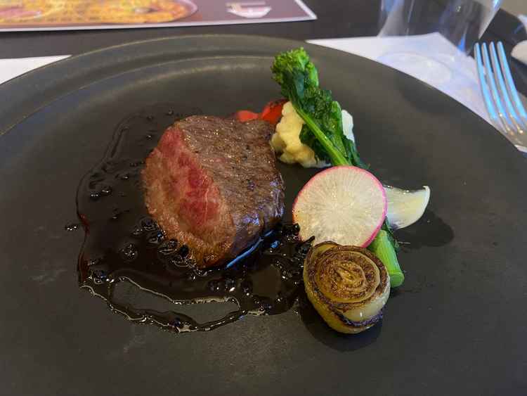 試食のお肉料理