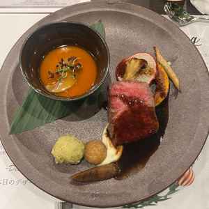 コースの試食。こちらはメインのお肉料理、サイドも美味しかったです。