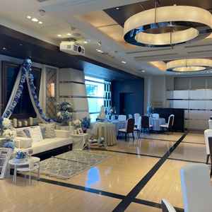 ブルーとホワイトを基調としたニューヨークスイートは、華やかな披露宴会場のひとつ。