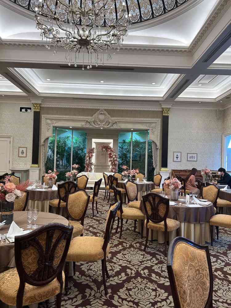 披露宴会場の様子。とても広々としていて大人数でも余裕をもって利用できると思います。