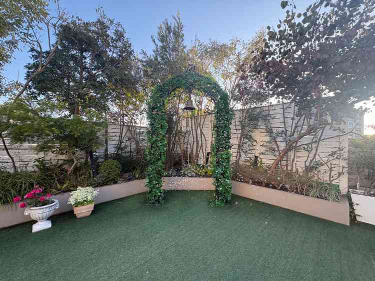 鐘を鳴らせることができて、ガーデンウェディングもできる。