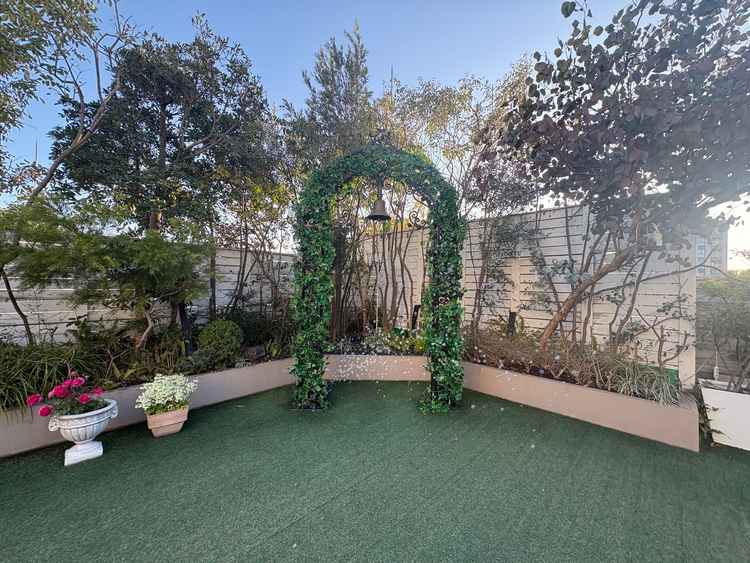 鐘を鳴らせることができて、ガーデンウェディングもできる。