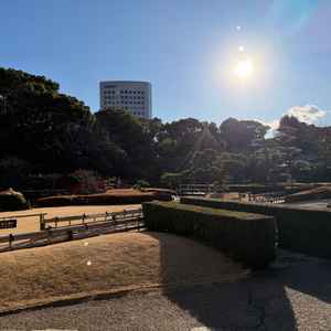 広大な日本庭園を持ち、庭園に近い披露宴会場もある。待ち時間等に散歩もでき退屈はしない。