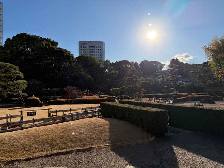 広大な日本庭園を持ち、庭園に近い披露宴会場もある。待ち時間等に散歩もでき退屈はしない。