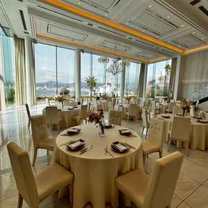 披露宴会場です。この写真を見てこちらに見学に来ようと思いました。想像以上で感動しました。