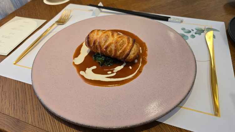 ヒラメのパイ包み。美味しかったです。