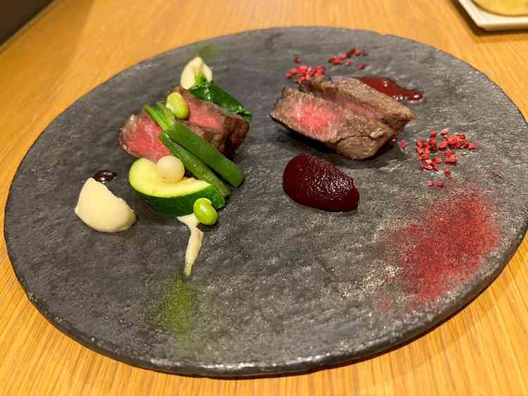 試食の写真。コースは色で分けられているとのことだった。