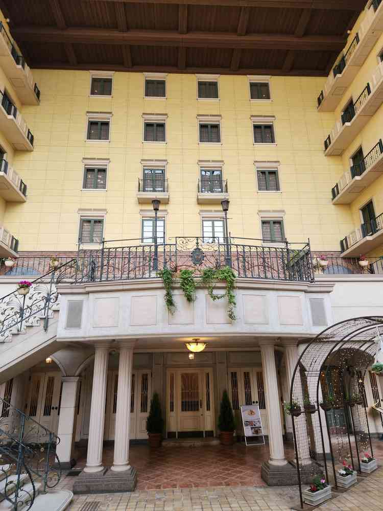 チャペルの外観も、チャペル自体の雰囲気を損なわないよう作り込まれていました。