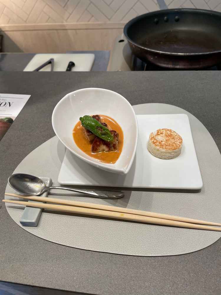 目の前で調理されて食欲がそそられるフォアグラ