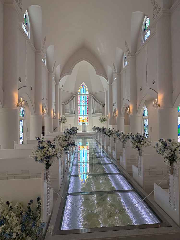 クオーレチャペル。模擬挙式は扉を開いた瞬間ステンドグラスが輝き感動しました。