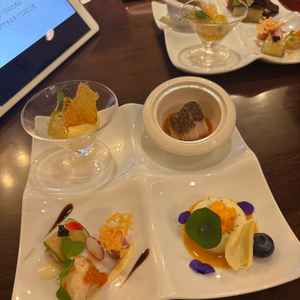 ワンプレート試食。前菜〜デザートまでご提供していただけました。料理長自らアテンドしてくださりました。