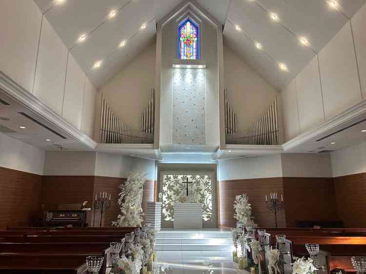 チャペルは独立型になっていて、外ではフラワーシャワーができたり、ホテルとは思えないクオリティーだった