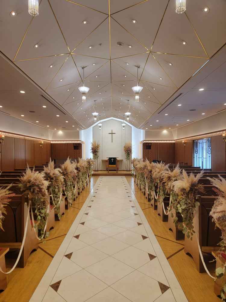 もう1つのチャペルで昔ながらの結婚式の王道なイメージでした！落ち着いたら雰囲気が素敵でした。