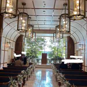 チャペルは自然光が入るものが好みでした。また豪華客船をイメージしており、椅子にも高級感がありました。