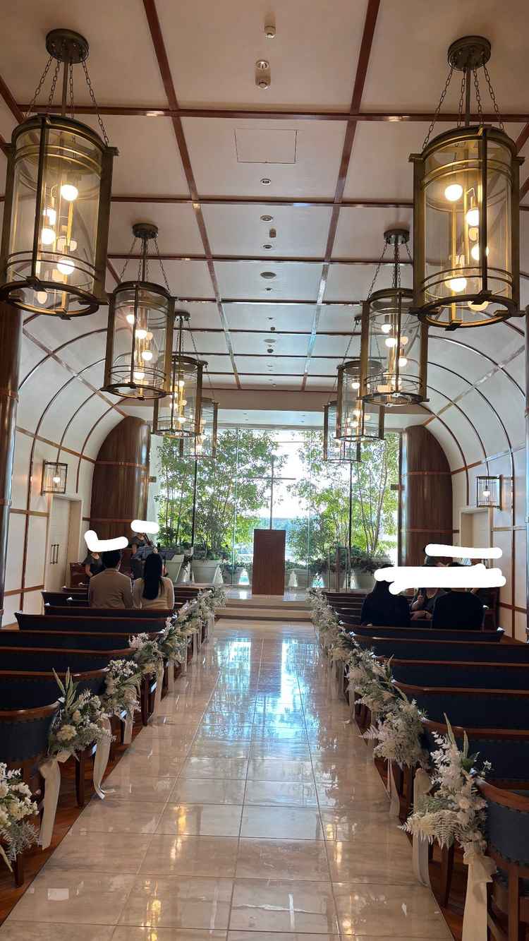 チャペルは自然光が入るものが好みでした。また豪華客船をイメージしており、椅子にも高級感がありました。