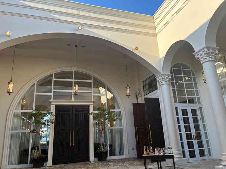 エントランスは開放感があり、装飾は自由度が高い。ゲストに満足してもらえそう。