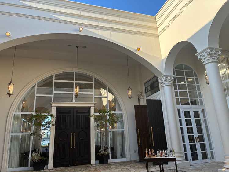 エントランスは開放感があり、装飾は自由度が高い。ゲストに満足してもらえそう。