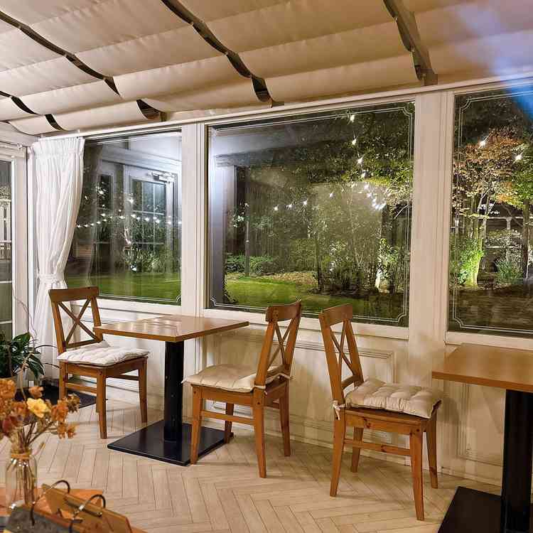 控え室から見たガーデンの様子