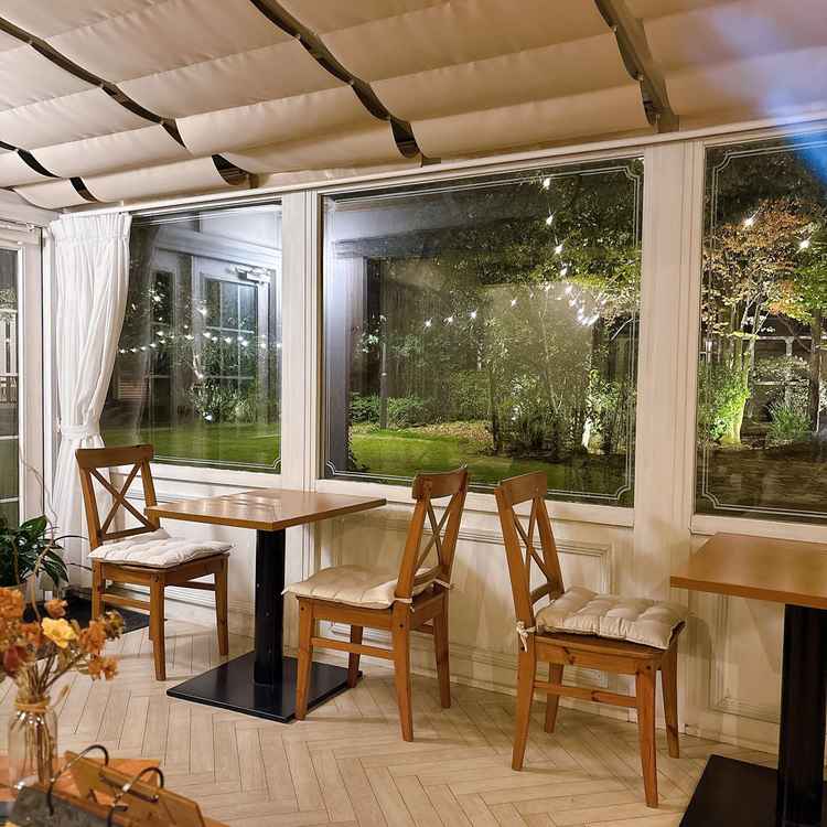 控え室から見たガーデンの様子