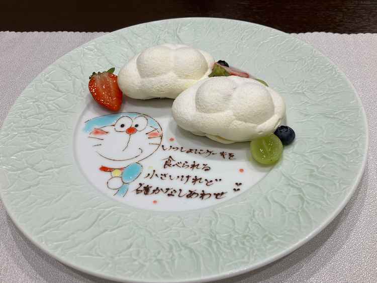 デザート、クリームチーズケーキみたいな感じでとても美味しかった。