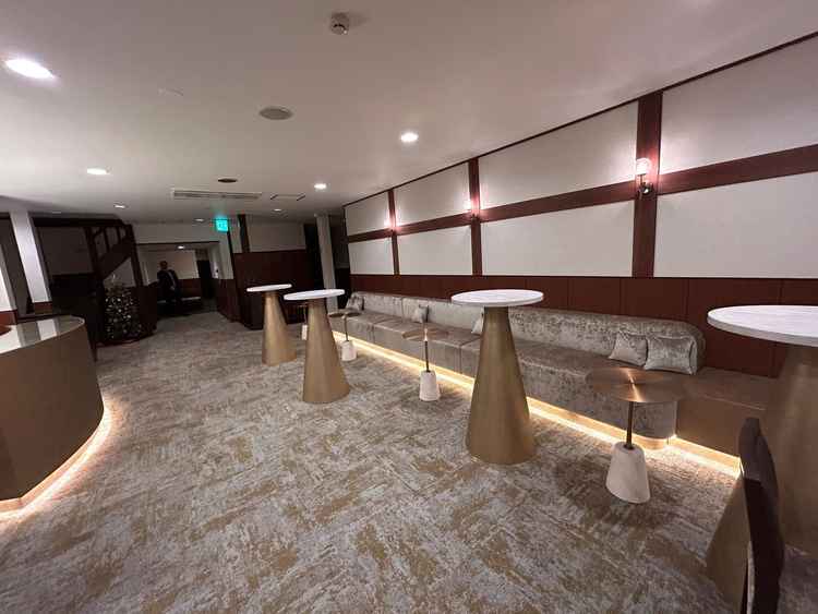 披露宴会場横のフリースペース。挙式と披露宴の間にゲストに過ごしてもらったり、キッズスペースに