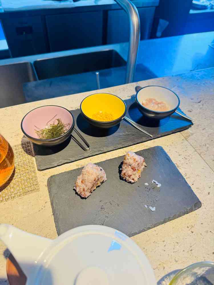 このおにぎりとお茶漬けはとてもよかったです。