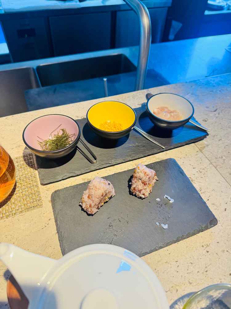 このおにぎりとお茶漬けはとてもよかったです。