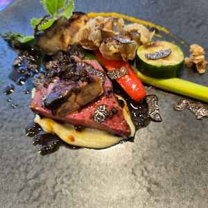 試食はウエディングデスクにて。目の前でトリュフを削ってくださいました。