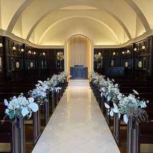 シックで落ち着いた雰囲気の挙式会場