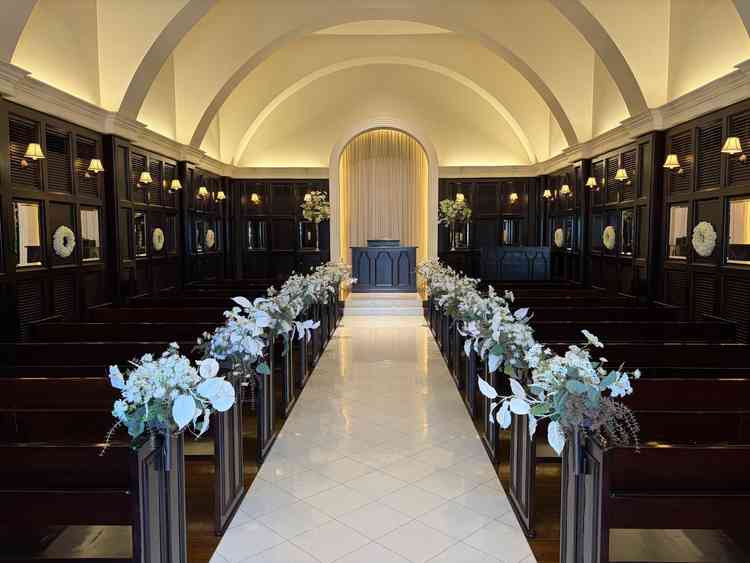シックで落ち着いた雰囲気の挙式会場