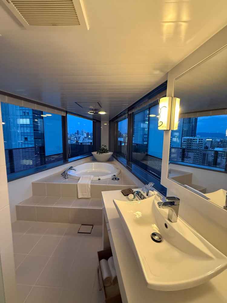 夫婦が式の後泊まれる部屋がついているのは、この会場の最大の売りかと！当日の甘い時間が想像出来ました。