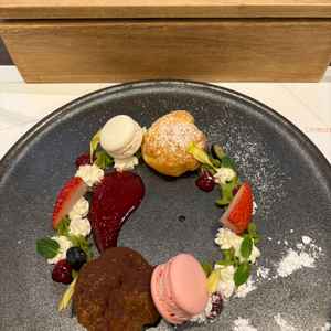 クリスマスをイメージしたデザートは、ビジュアル・味ともにすばらしかったです。