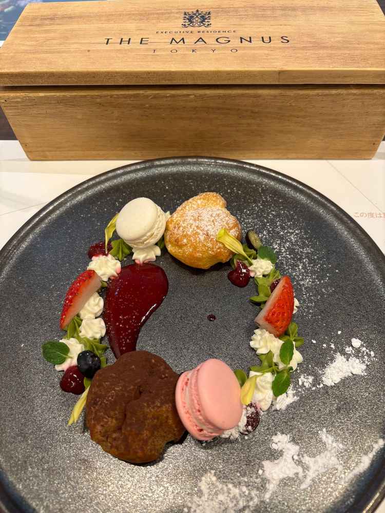 クリスマスをイメージしたデザートは、ビジュアル・味ともにすばらしかったです。