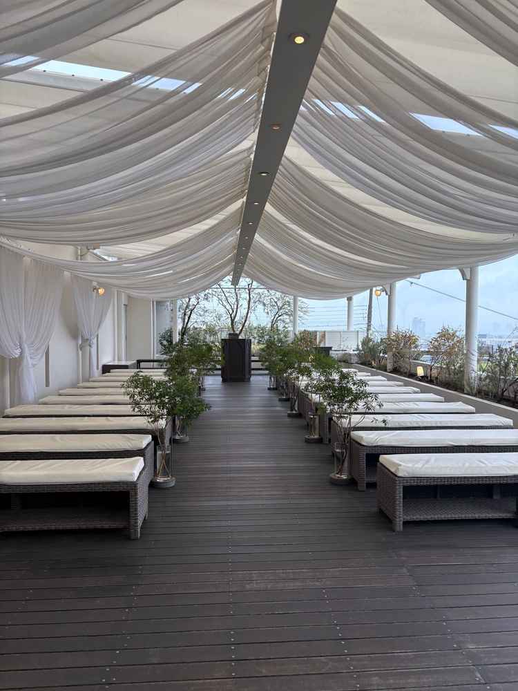 屋外チャペルです。この日は曇りでしたが、晴れだとすごく気持ちいいと思います。