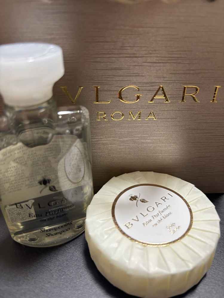 お土産でBVLGARIのシャンプーと石鹸を頂きました！お部屋のアメニティもBVLGARだそうです