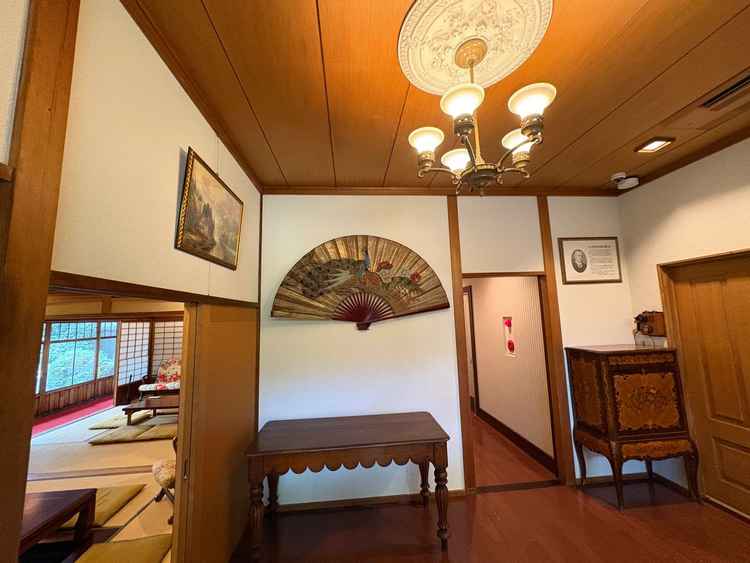 ゲストが入口から入ってきたときに一番に目に入る場所。美術館のような雰囲気で素敵でした。