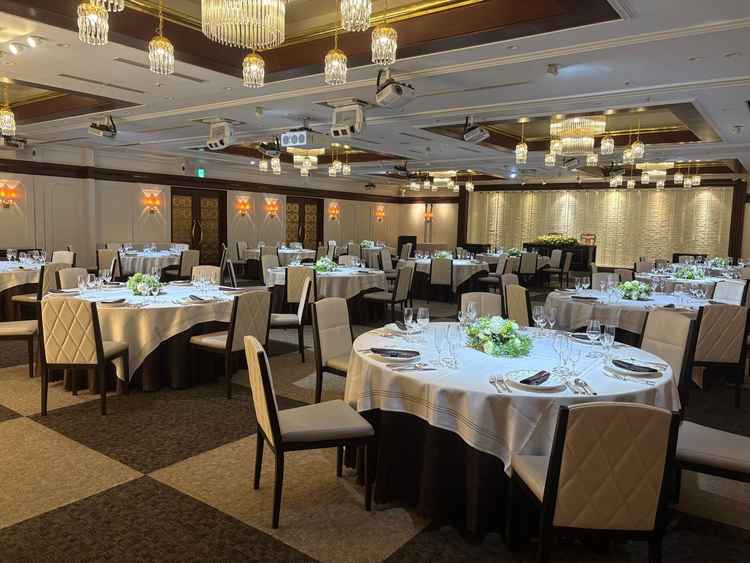 披露宴会場リビエラ。落ち着いた雰囲気