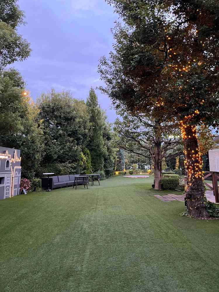 披露宴会場の一つ「イギリス館」のガーデン。一番ガーデンが広くて綺麗だった。