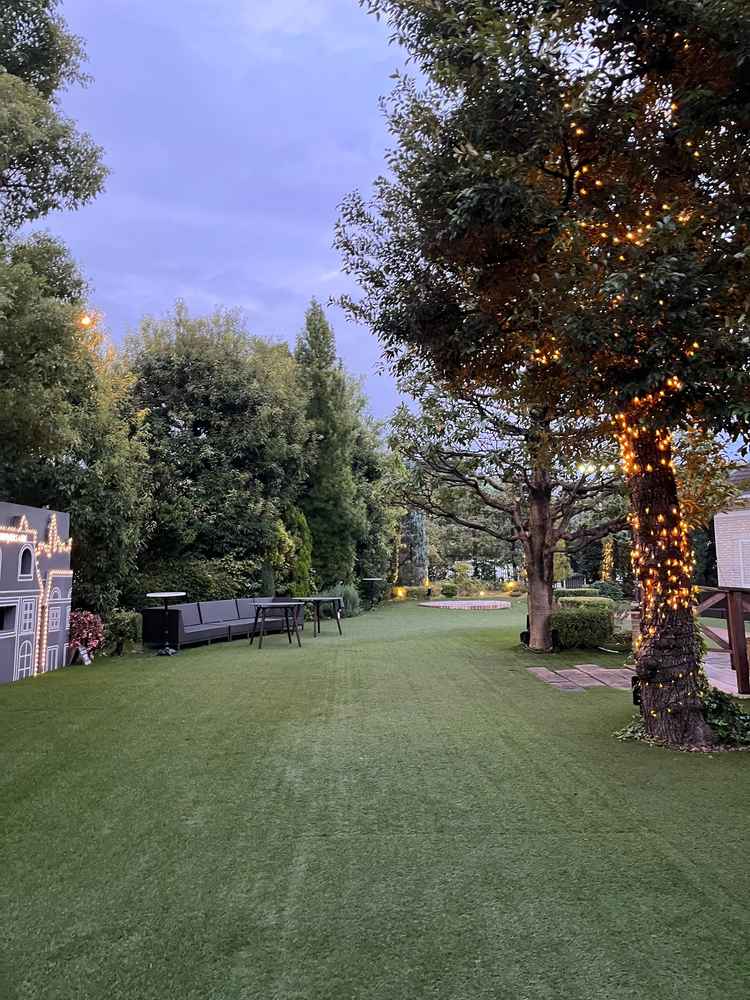 披露宴会場の一つ「イギリス館」のガーデン。一番ガーデンが広くて綺麗だった。