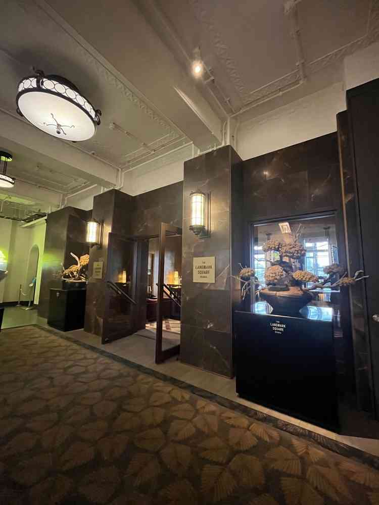 式場のフロアで最初に目につくスペース。おしゃれなオブジェがあり良かった。