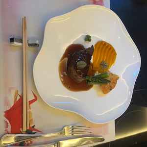 試食。メインディッシュ。採用スタイルのもの。中位のコース試食だったが、味は確か。