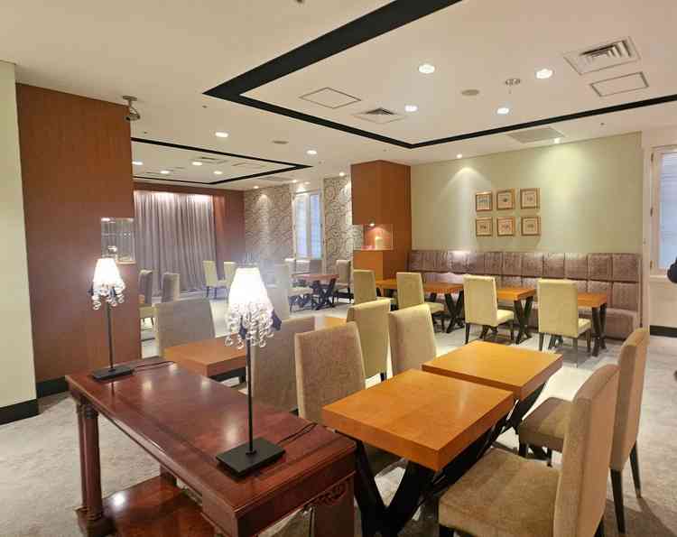 挙式前や、披露宴前に待つスペースです。時間前にきたゲストも待つことができます。