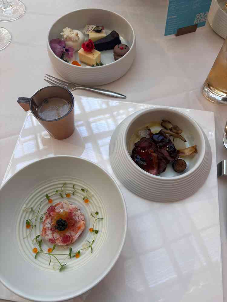 お料理がとてもお洒落で目で見ても楽しく、美味しかったです。