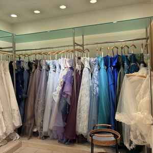 4000着以上のドレスの中から気に入ったものを選ぶことがてきるドレスサロン。