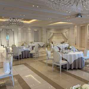 披露宴会場の一つです。会場の後方にソファが設置されていて、写真撮影に自由に使えるところが素敵でした。